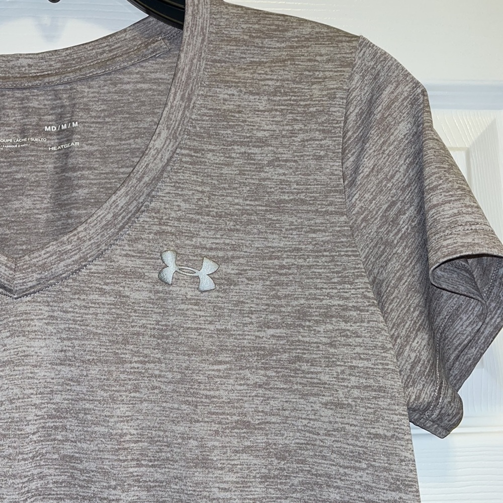 ⭐️Underarmor vneck - Picture 5 of 9